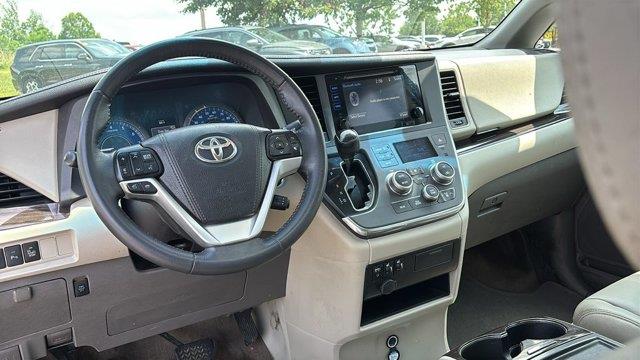 2017 Toyota Sienna XLE 7-Passenger Auto Access Seat