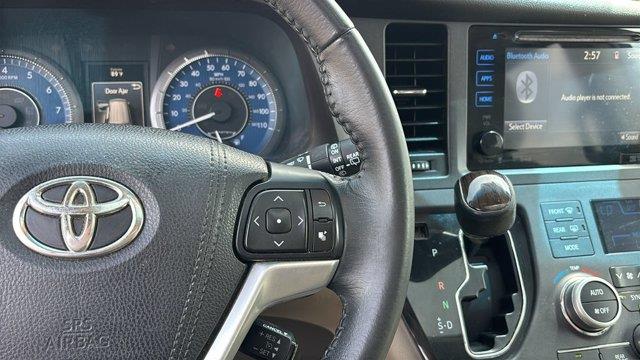 2017 Toyota Sienna XLE 7-Passenger Auto Access Seat