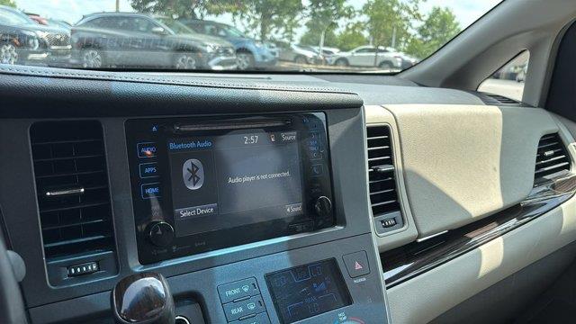2017 Toyota Sienna XLE 7-Passenger Auto Access Seat