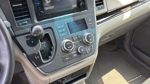 2017 Toyota Sienna XLE 7-Passenger Auto Access Seat