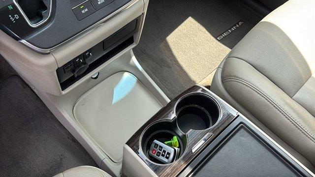 2017 Toyota Sienna XLE 7-Passenger Auto Access Seat
