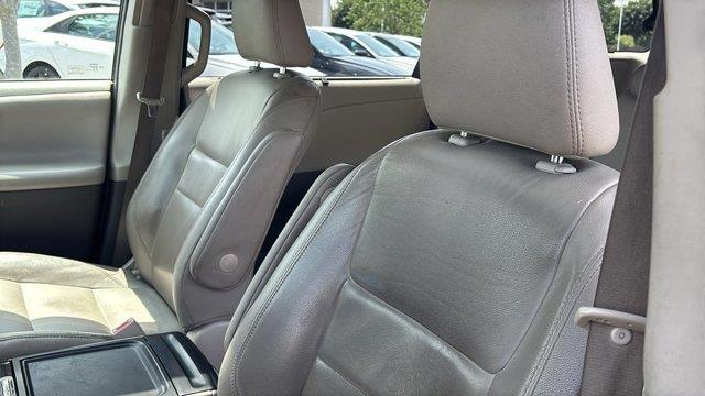 2017 Toyota Sienna XLE 7-Passenger Auto Access Seat