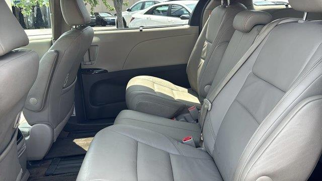 2017 Toyota Sienna XLE 7-Passenger Auto Access Seat