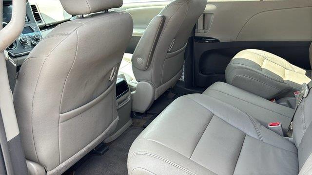 2017 Toyota Sienna XLE 7-Passenger Auto Access Seat