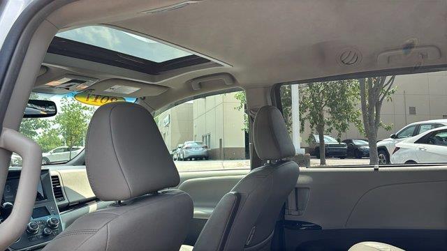 2017 Toyota Sienna XLE 7-Passenger Auto Access Seat