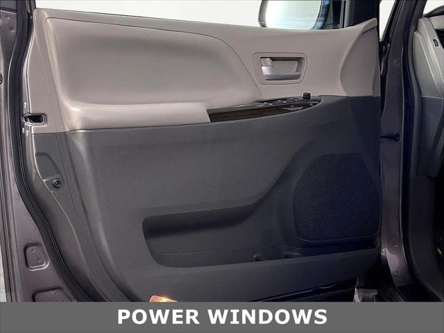 2017 Toyota Sienna - $18,280