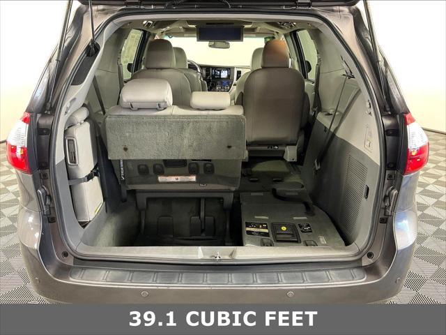 2017 Toyota Sienna - $18,280