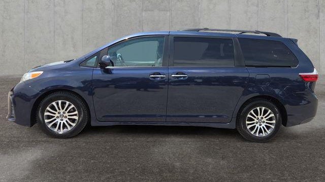 2018 Toyota Sienna XLE 7-Passenger Auto Access Seat
