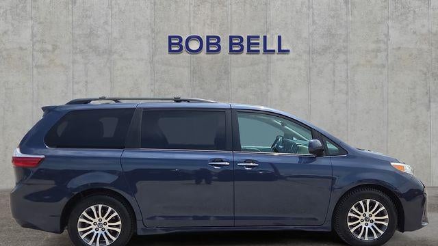 2018 Toyota Sienna XLE 7-Passenger Auto Access Seat