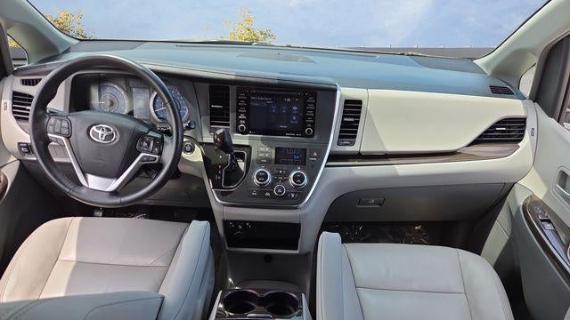 2018 Toyota Sienna XLE 7-Passenger Auto Access Seat