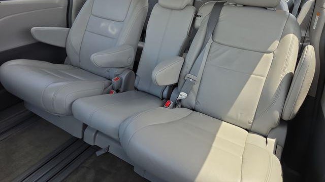 2018 Toyota Sienna XLE 7-Passenger Auto Access Seat