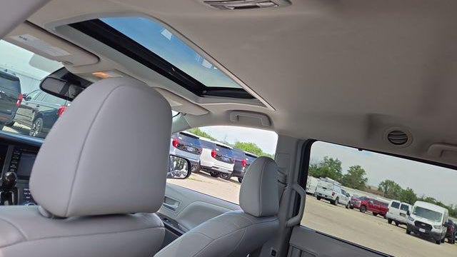 2018 Toyota Sienna XLE 7-Passenger Auto Access Seat