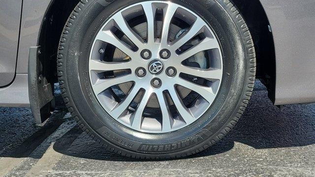 2019 Toyota Sienna XLE 7-Passenger Auto Access Seat