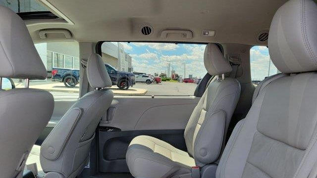 2019 Toyota Sienna XLE 7-Passenger Auto Access Seat