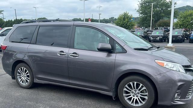 2020 Toyota Sienna XLE 7-Passenger Auto Access Seat
