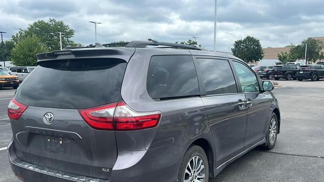2020 Toyota Sienna XLE 7-Passenger Auto Access Seat