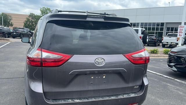 2020 Toyota Sienna XLE 7-Passenger Auto Access Seat