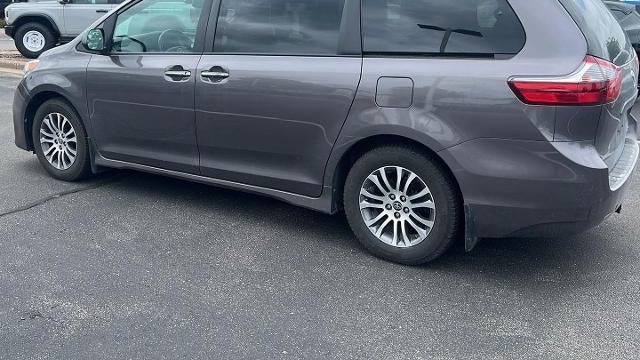 2020 Toyota Sienna XLE 7-Passenger Auto Access Seat