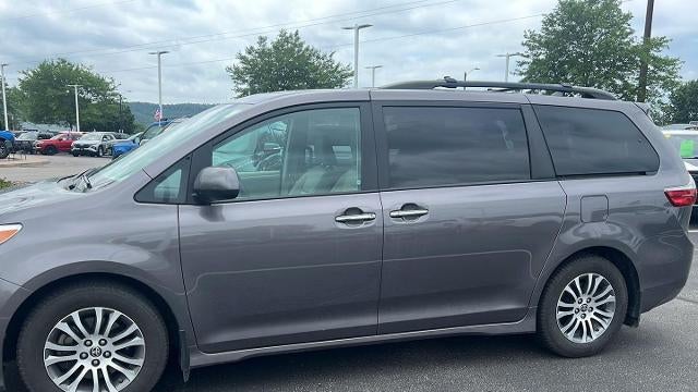 2020 Toyota Sienna XLE 7-Passenger Auto Access Seat