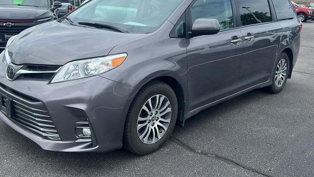 2020 Toyota Sienna XLE 7-Passenger Auto Access Seat