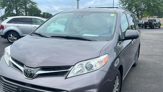 2020 Toyota Sienna XLE 7-Passenger Auto Access Seat