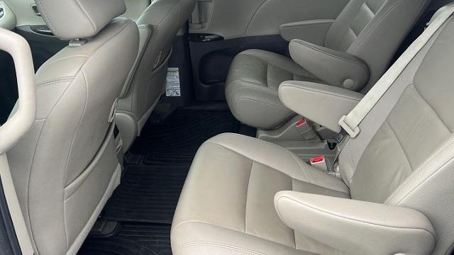 2020 Toyota Sienna XLE 7-Passenger Auto Access Seat