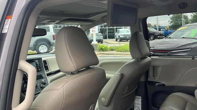 2020 Toyota Sienna XLE 7-Passenger Auto Access Seat
