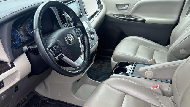 2020 Toyota Sienna XLE 7-Passenger Auto Access Seat