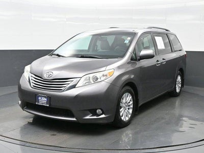 2017 Toyota Sienna XLE 7-Passenger Auto Access Seat 4DR Mini-Van