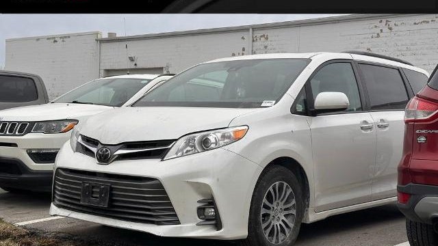 Preowned 2018 Toyota Sienna Limited Premium 7-Passenger for Sale
