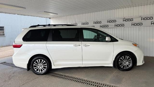 2018 Toyota Sienna XLE 8-Passenger