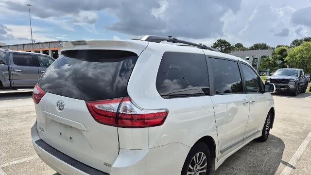 2019 Toyota Sienna XLE 7-Passenger Auto Access Seat