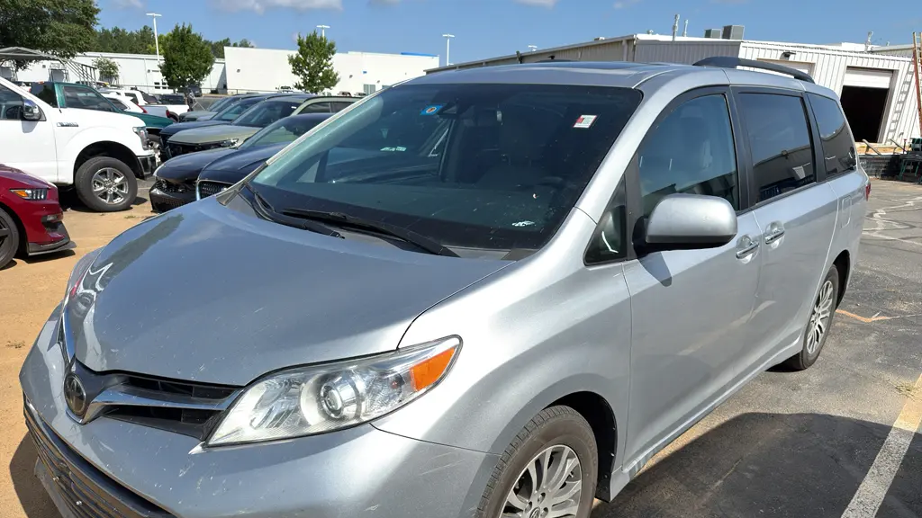 Preowned 2020 Toyota Sienna Limited Premium 7-Passenger for Sale