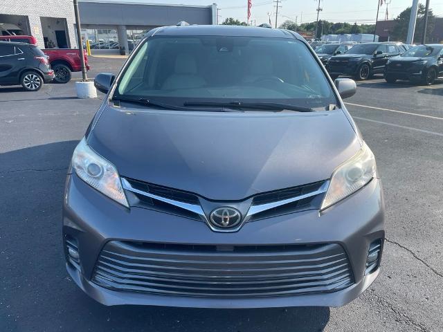2018 Toyota Sienna XLE 7-Passenger Auto Access Seat — photo 1 of 9