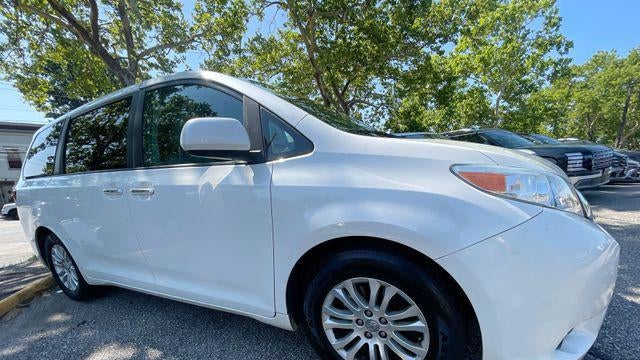 2017 Toyota Sienna Limited Premium 7-Passenger