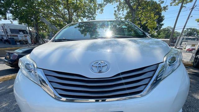 2017 Toyota Sienna Limited Premium 7-Passenger