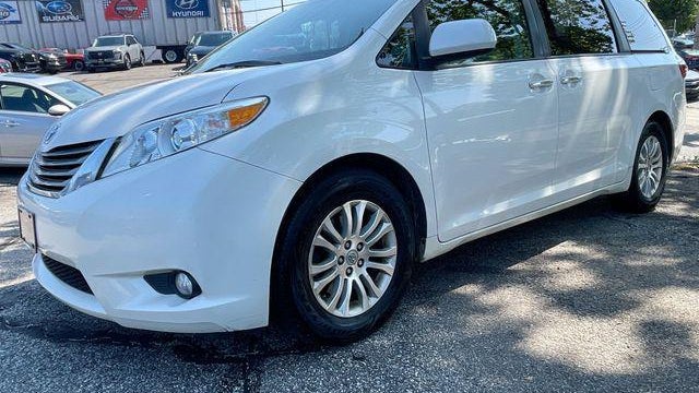 2017 Toyota Sienna Limited Premium 7-Passenger