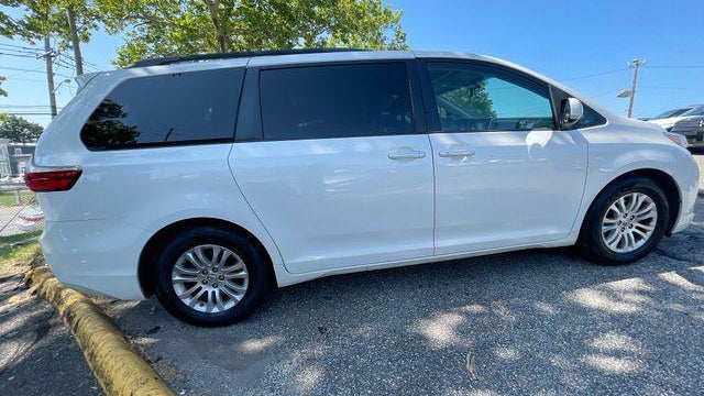 2017 Toyota Sienna Limited Premium 7-Passenger