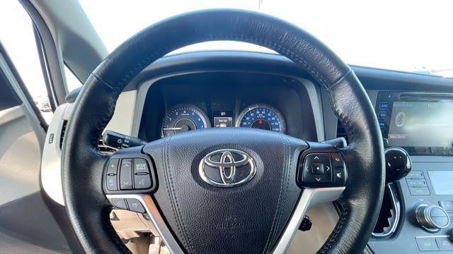 2017 Toyota Sienna Limited Premium 7-Passenger