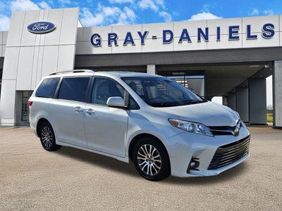 2018 Toyota Sienna XLE 8-Passenger 4DR Mini-Van