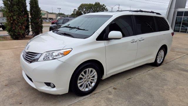 2017 Toyota Sienna - $26,501