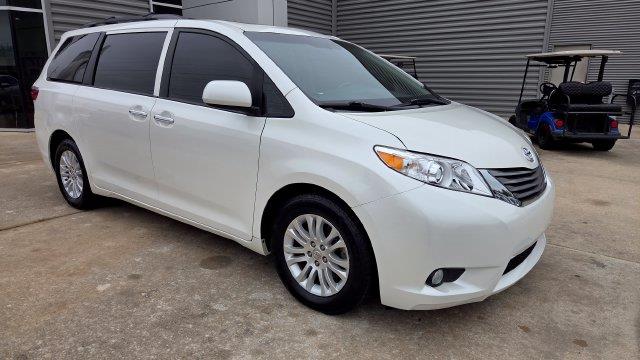 2017 Toyota Sienna - $26,501