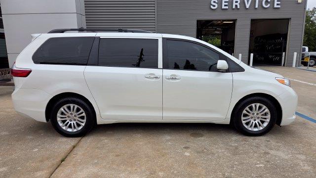 2017 Toyota Sienna - $26,501