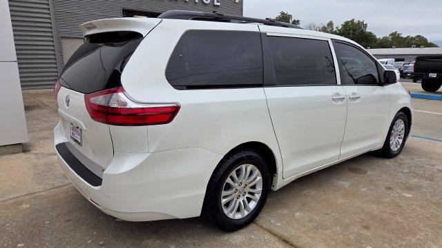 2017 Toyota Sienna - $26,501