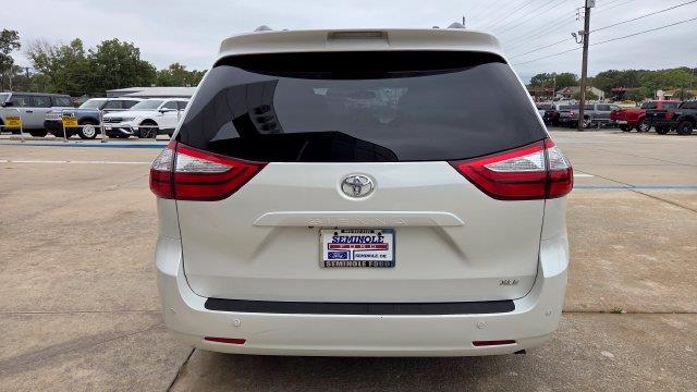 2017 Toyota Sienna - $26,501