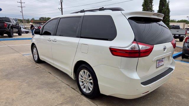 2017 Toyota Sienna - $26,501