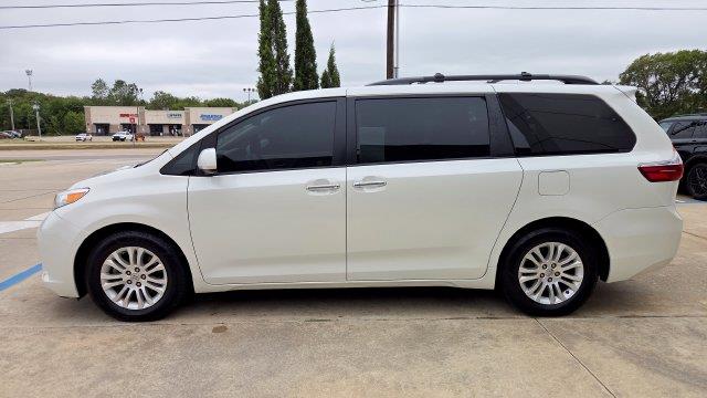 2017 Toyota Sienna - $26,501