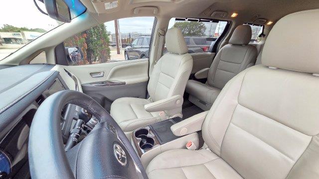 2017 Toyota Sienna - $26,501