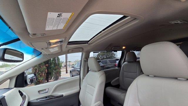 2017 Toyota Sienna - $26,501