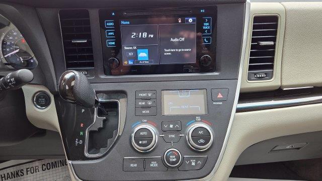2017 Toyota Sienna - $26,501